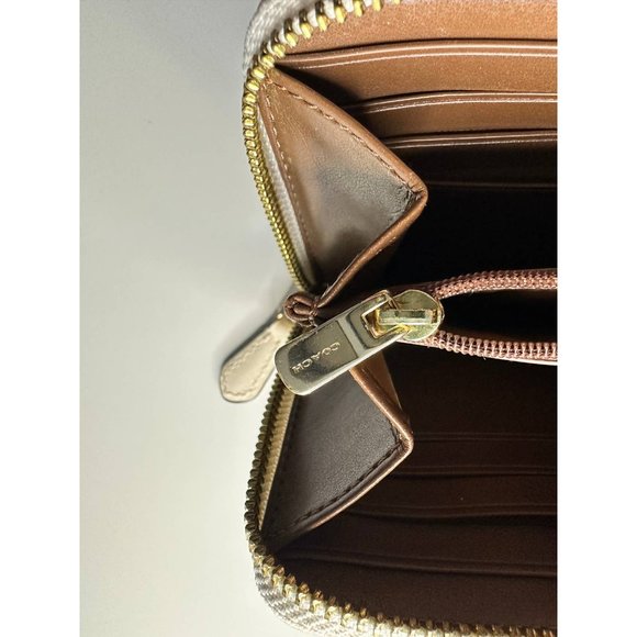 Coach Zippy Wallet - Picture 12 of 12